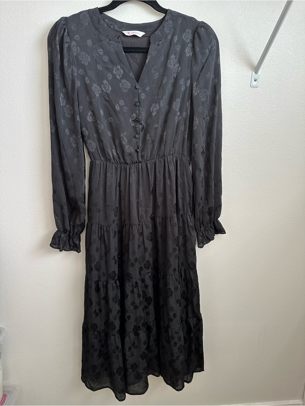 Women's Black Long-Sleeve Tiered Maxi Dress with pockets